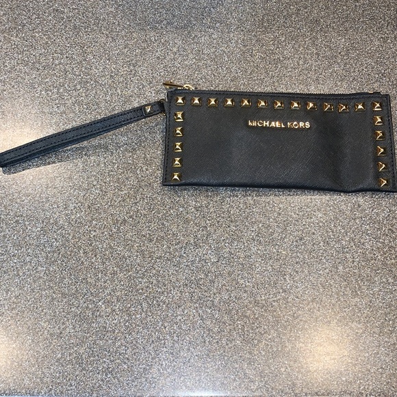 Like new Michael Kors wristlet - Picture 5 of 5